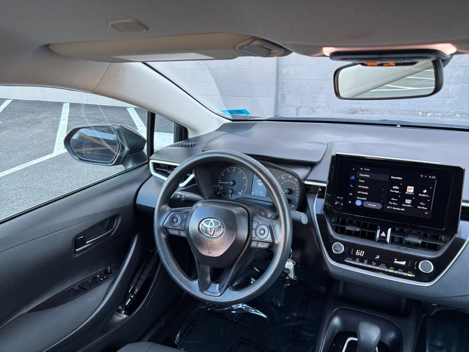 Used 2025 Toyota Corolla LE FWD image 28