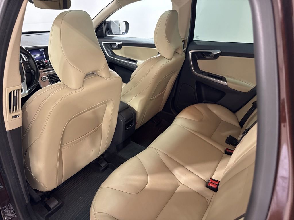 Used 2017 Volvo XC60 T6 Dynamic w/ Climate Package image 21