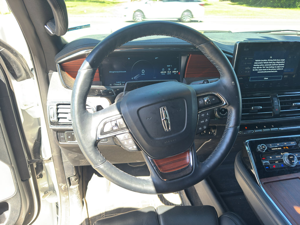 Used 2024 Lincoln Navigator L Reserve AWD/4WD image 7