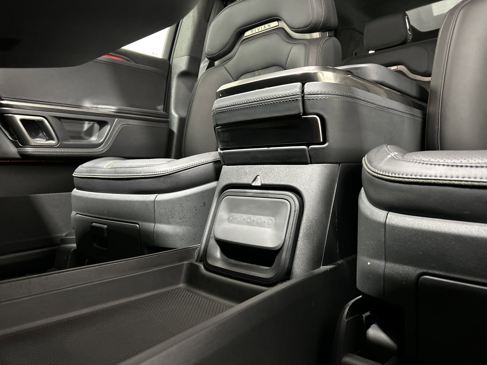 Used 2022 Rivian R1S Launch Edition image 33