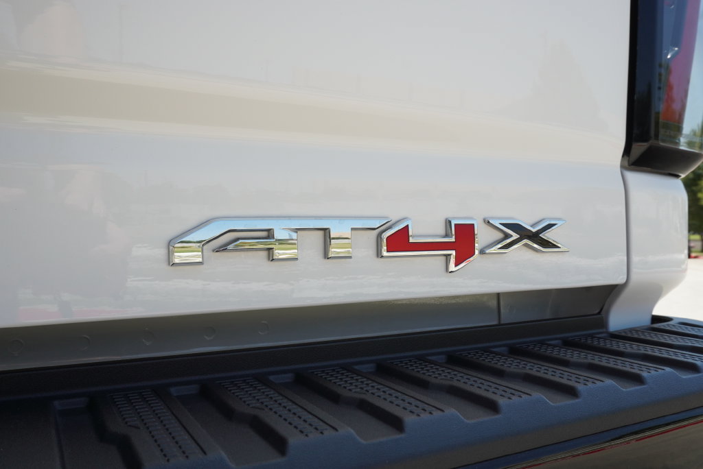 Used 2025 GMC Sierra 2500 AT4X AWD/4WD image 10