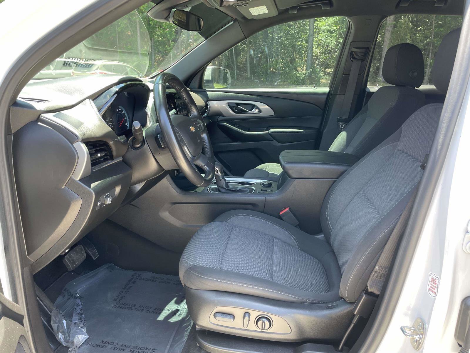 Used 2022 Chevrolet Traverse LT FWD image 4