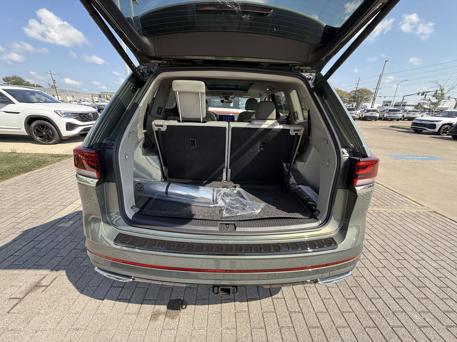 New 2026 Volkswagen Atlas SEL Premium R-Line image 10