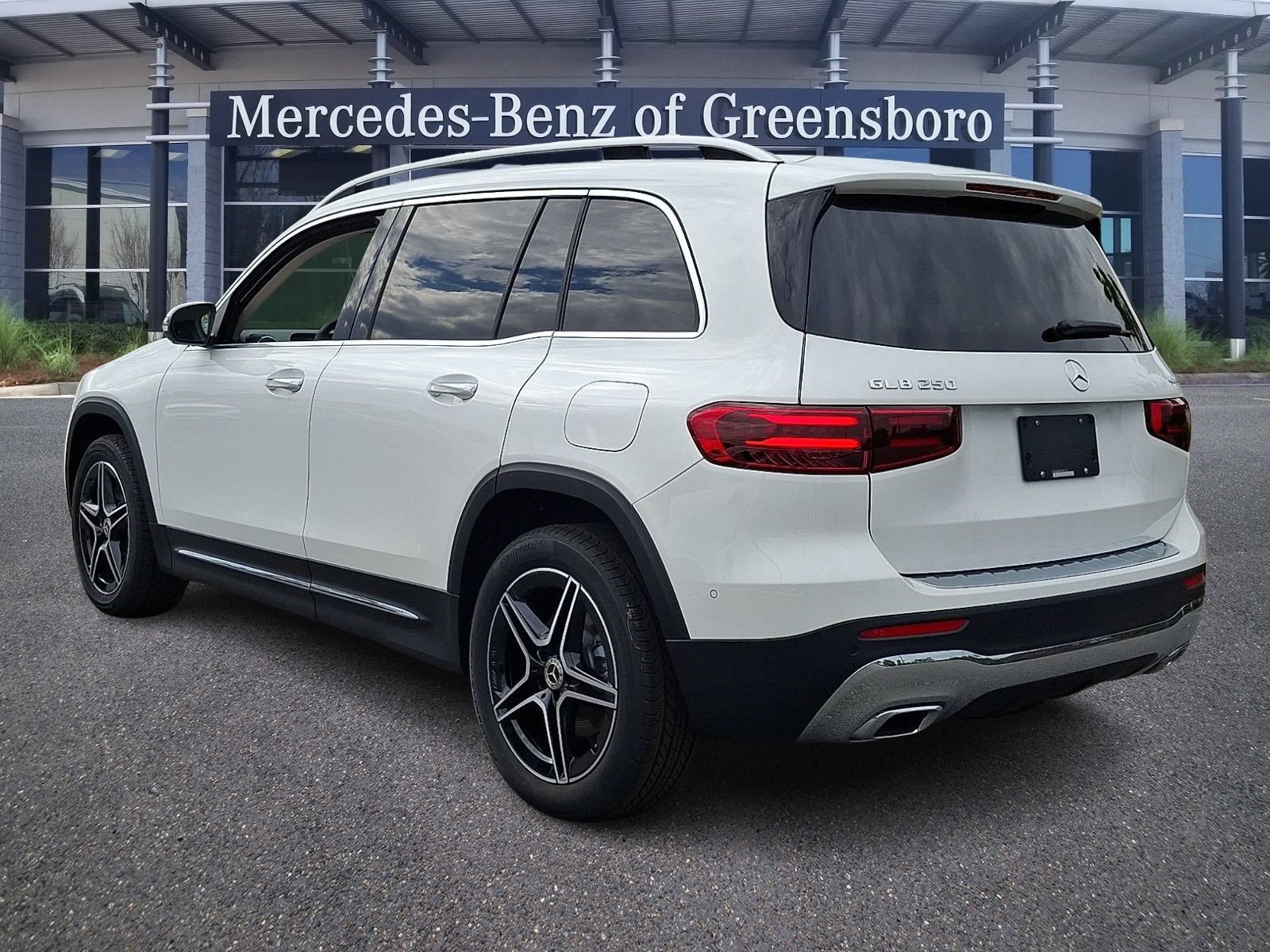 New 2026 Mercedes-Benz GLB 250 4MATIC image 3