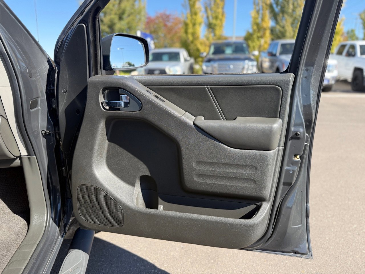 Used 2015 Nissan Frontier PRO-4X image 49