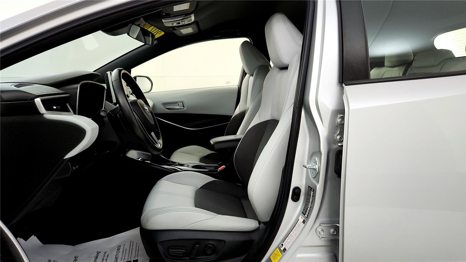 Used 2021 Toyota Corolla XSE image 25