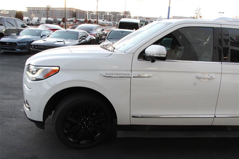 Used 2022 Lincoln Navigator Reserve image 5