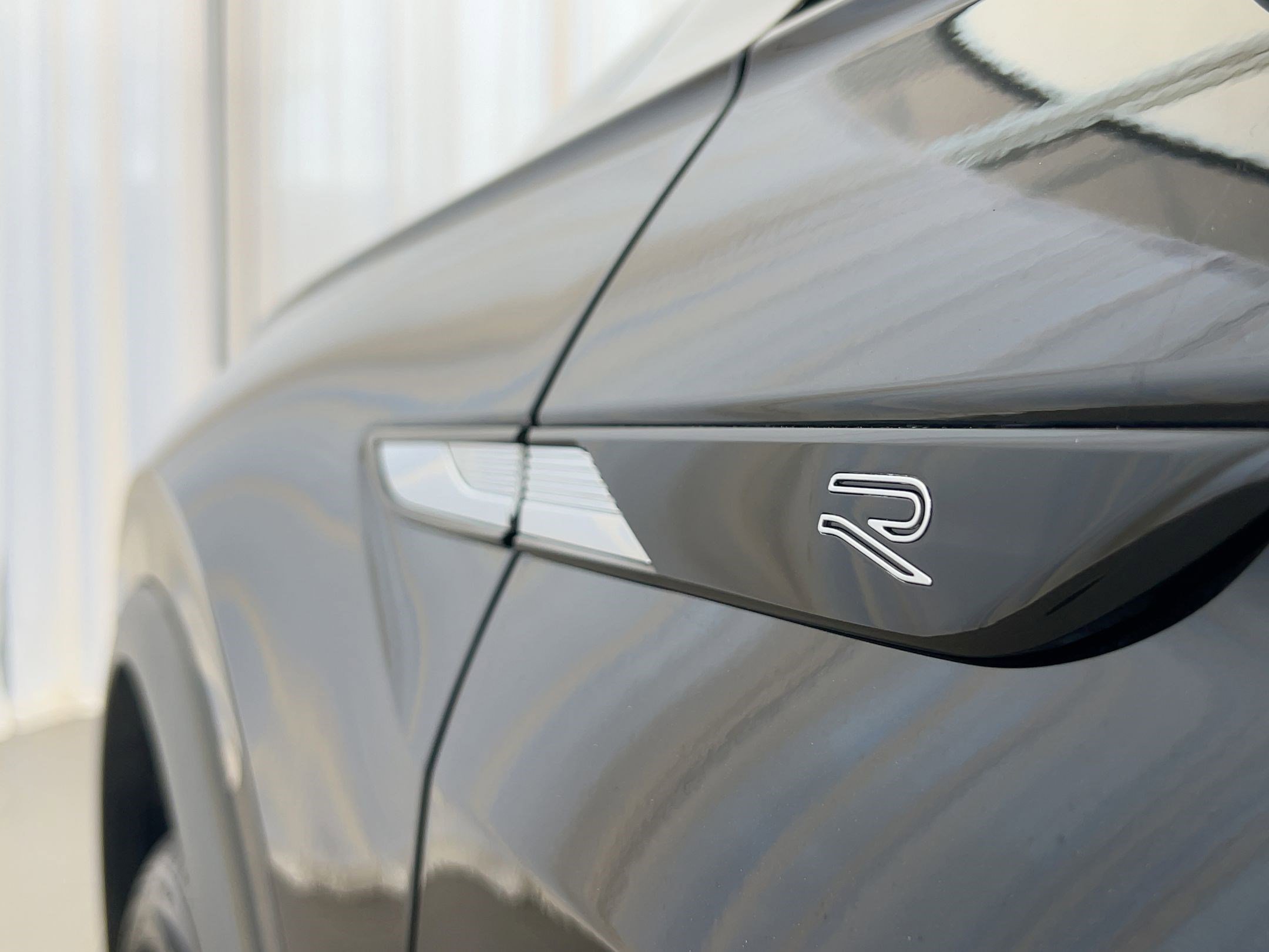 Certified 2023 Volkswagen Tiguan SEL R-Line image 38