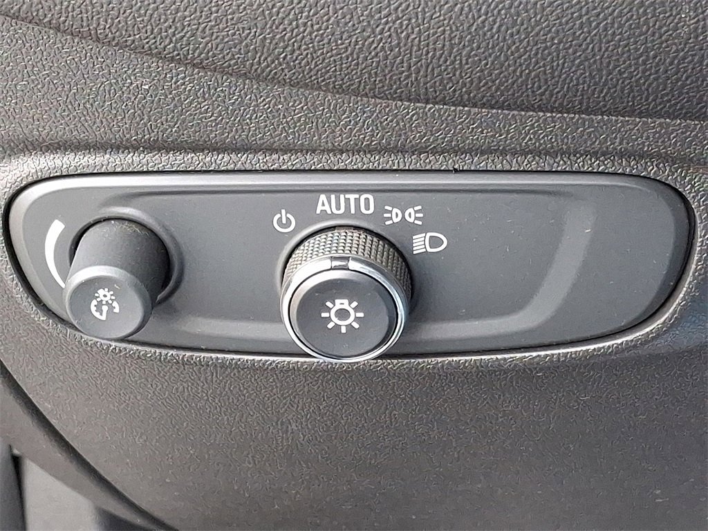 Used 2020 Chevrolet Equinox LS image 24