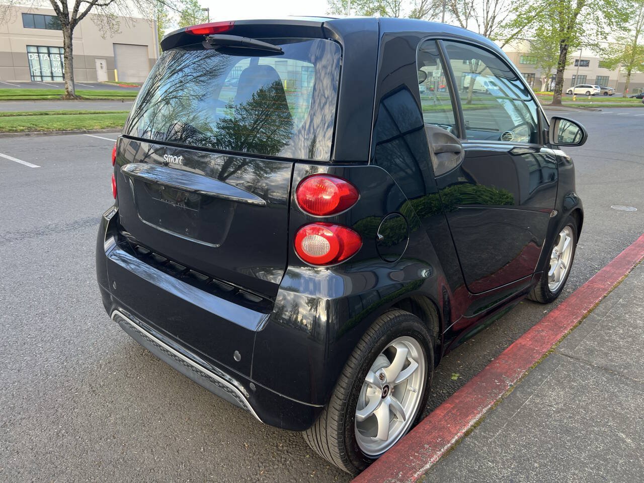 Used 2014 smart fortwo passion RWD image 3