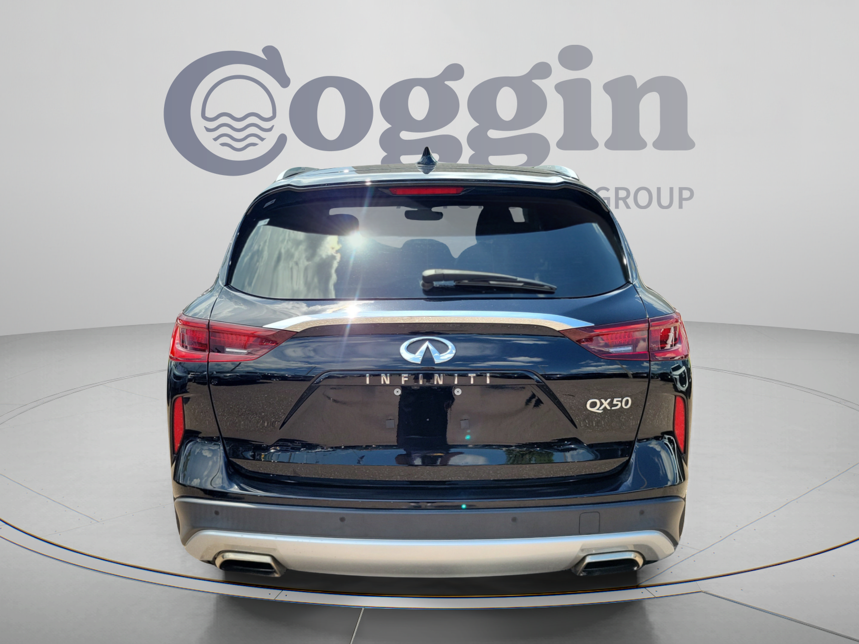 Used 2023 INFINITI QX50 Luxe FWD image 4