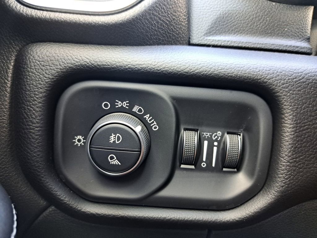 Used 2025 RAM 2500 Laramie w/ Night Edition image 13