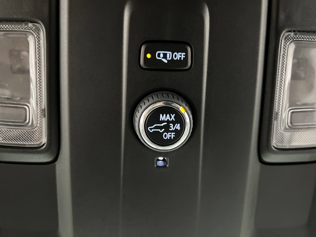 Used 2025 Chevrolet Suburban LT RWD image 70