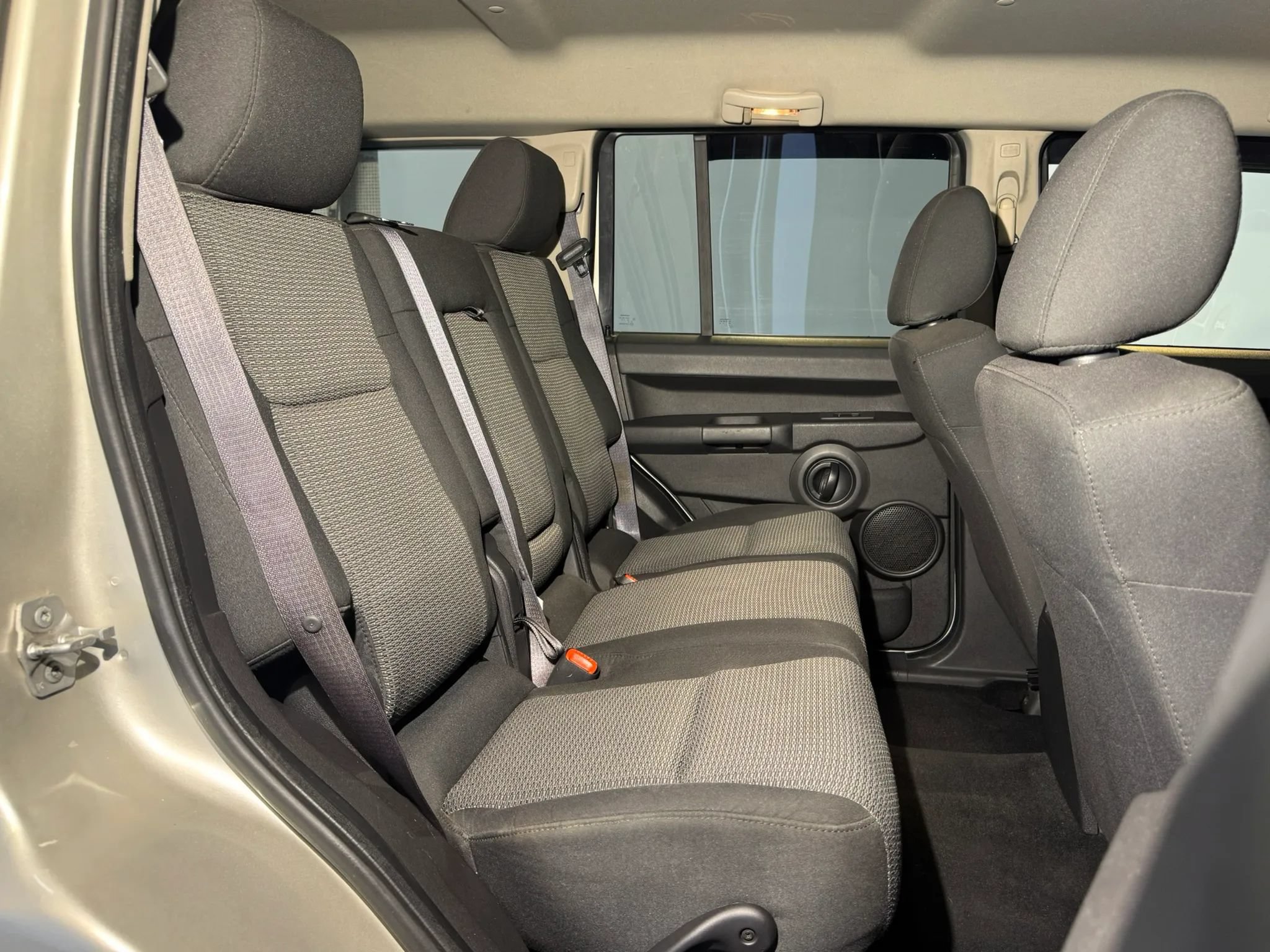 Used 2008 Jeep Commander Sport AWD/4WD image 23