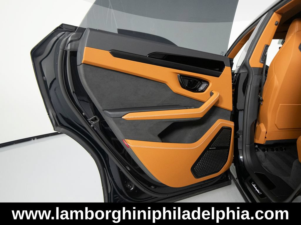 Used 2025 Lamborghini Urus SE AWD/4WD image 37