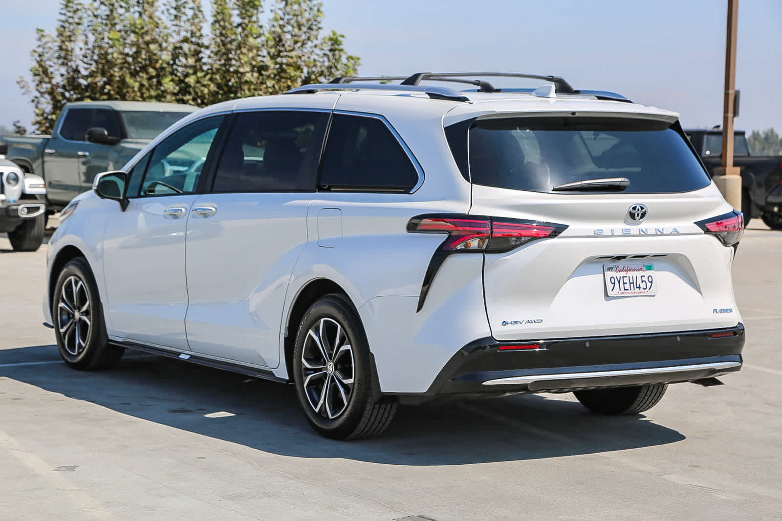 Used 2026 Toyota Sienna Platinum AWD/4WD image 7