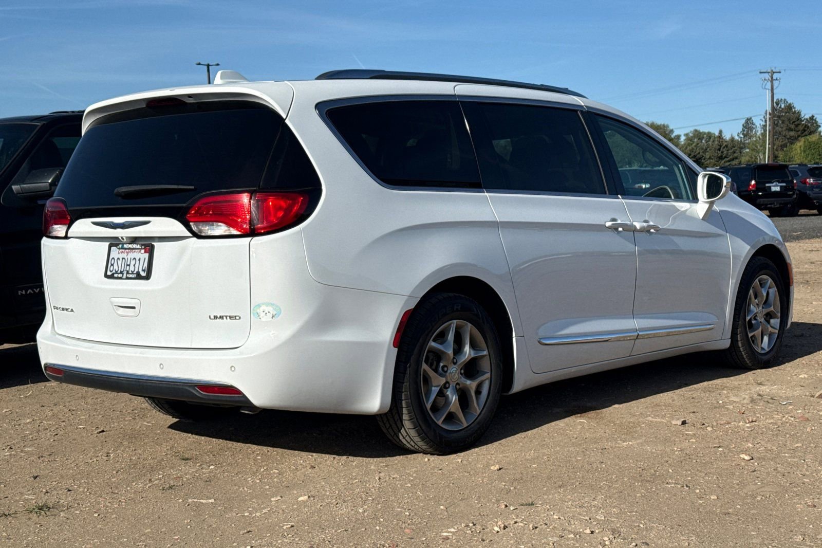 Used 2018 Chrysler Pacifica Limited FWD image 4
