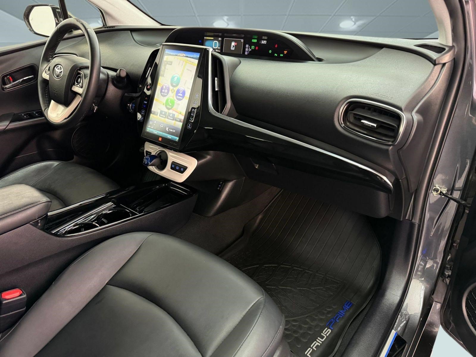 Used 2017 Toyota Prius Prime Advanced FWD image 24