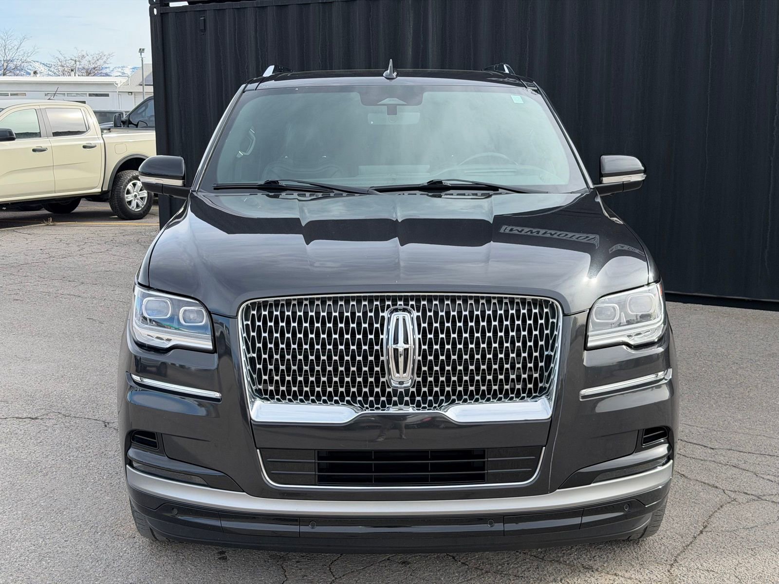 Used 2023 Lincoln Navigator Reserve AWD/4WD image 3