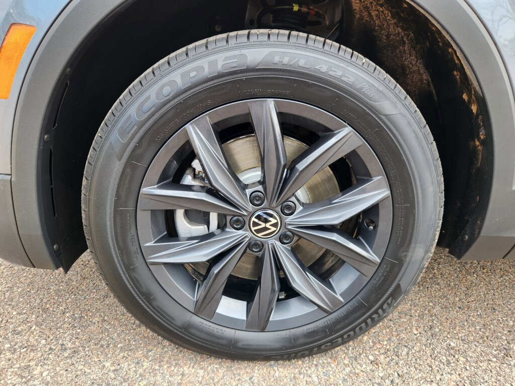 Used 2024 Volkswagen Tiguan SE image 16