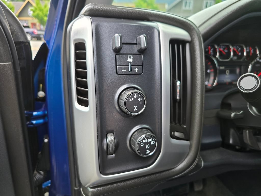 Used 2016 GMC Sierra 2500 SLT w/ Duramax Plus Package AWD/4WD image 31