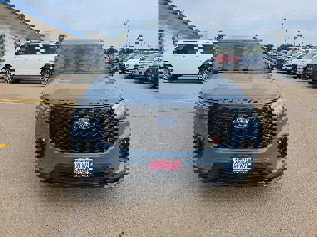 Used 2025 Ford Explorer ST image 2