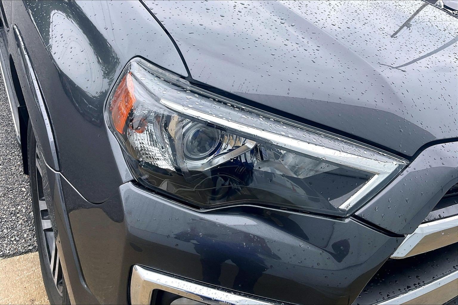 Used 2018 Toyota 4Runner Limited AWD/4WD image 33