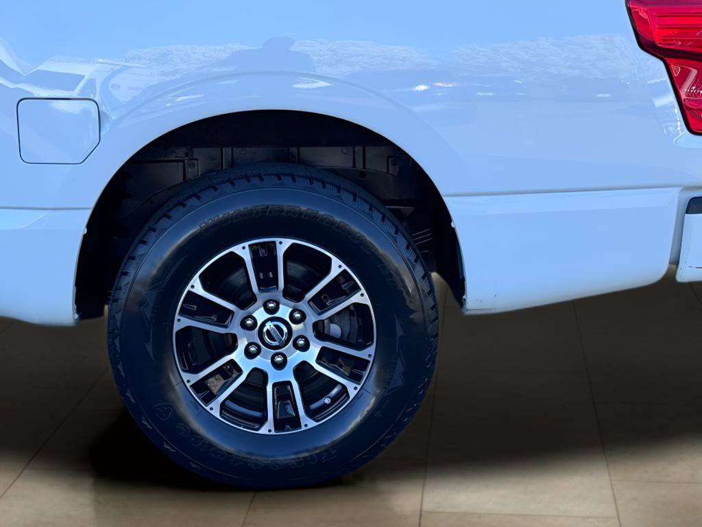 Used 2022 Nissan Titan SV image 37