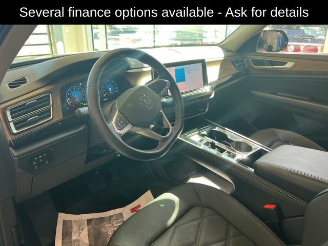 Used 2024 Volkswagen Atlas SE w/ Panoramic Sunroof Package AWD/4WD image 13