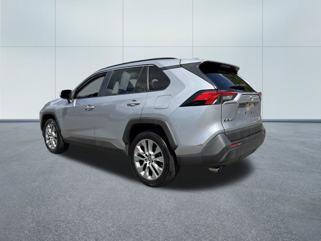 Used 2020 Toyota RAV4 XLE Premium FWD image 7