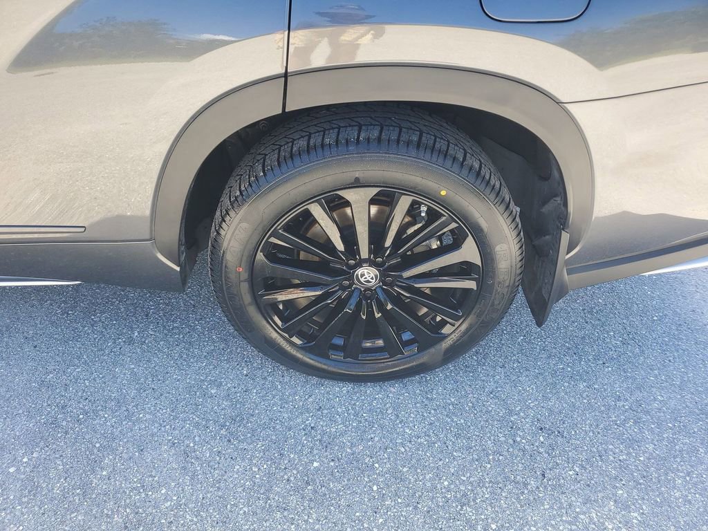 Certified 2023 Toyota Highlander L image 19