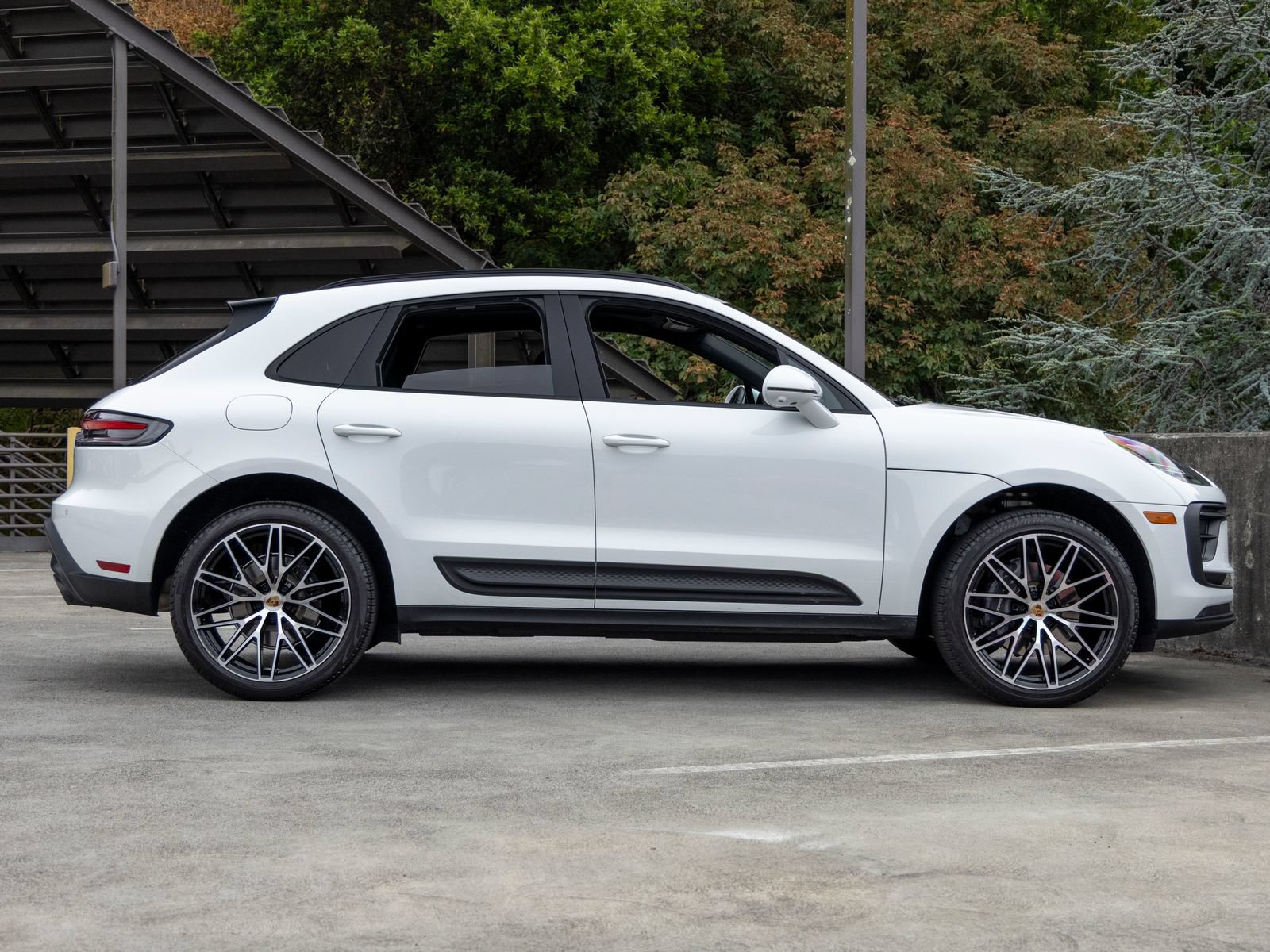 Certified 2026 Porsche Macan AWD/4WD image 12