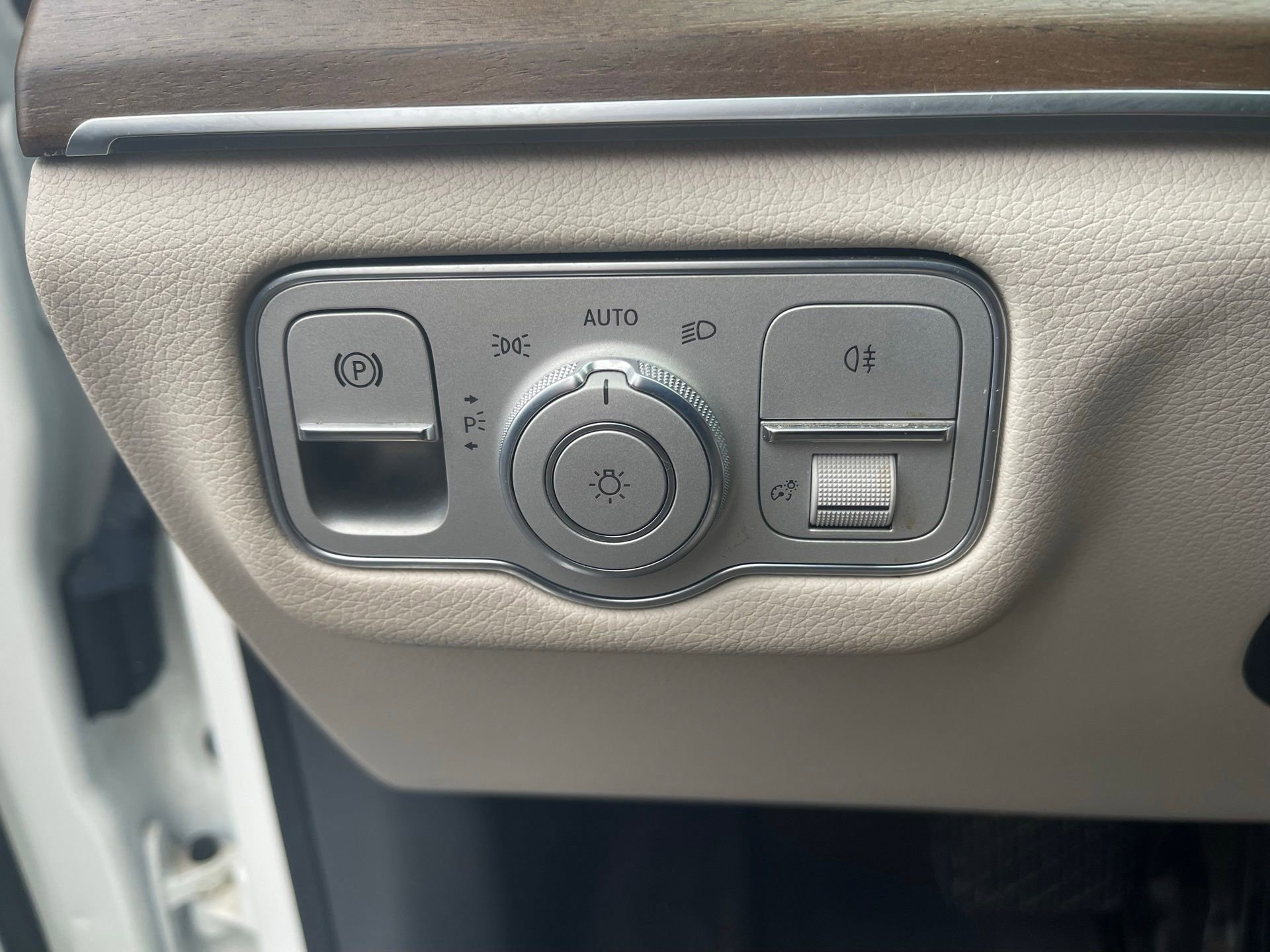 Certified 2020 Mercedes-Benz GLE 350 4MATIC image 8