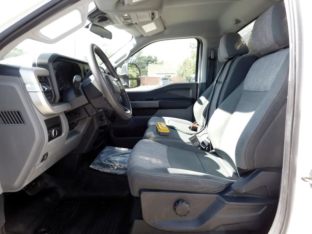 Used 2023 Ford F550 4x4 Regular Cab Super Duty image 37