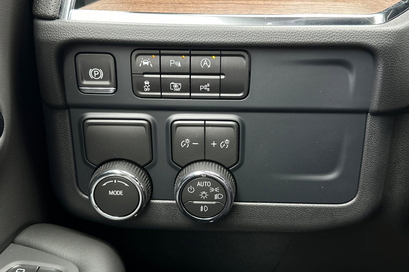 New 2026 Chevrolet Suburban High Country w/ LPO, Illumination Package image 29