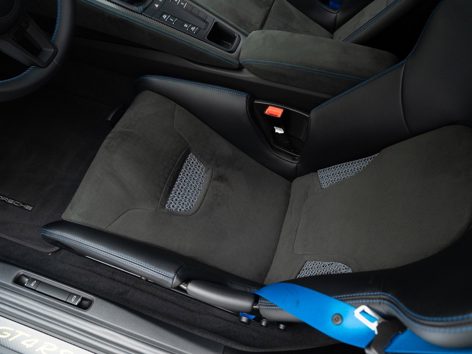 Certified 2025 Porsche 718 Cayman GT4 RS image 18