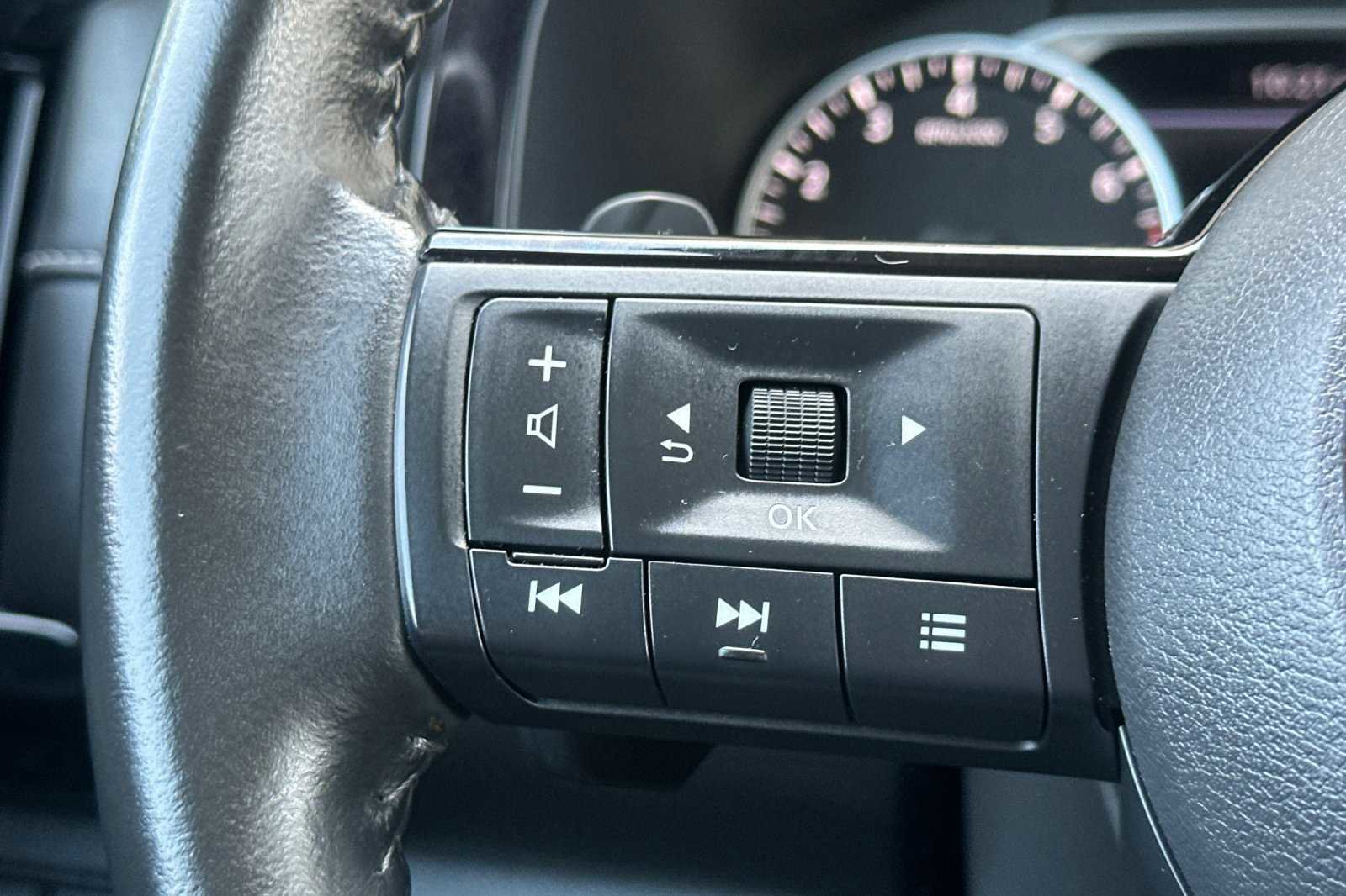 Used 2023 Nissan Pathfinder SV image 26