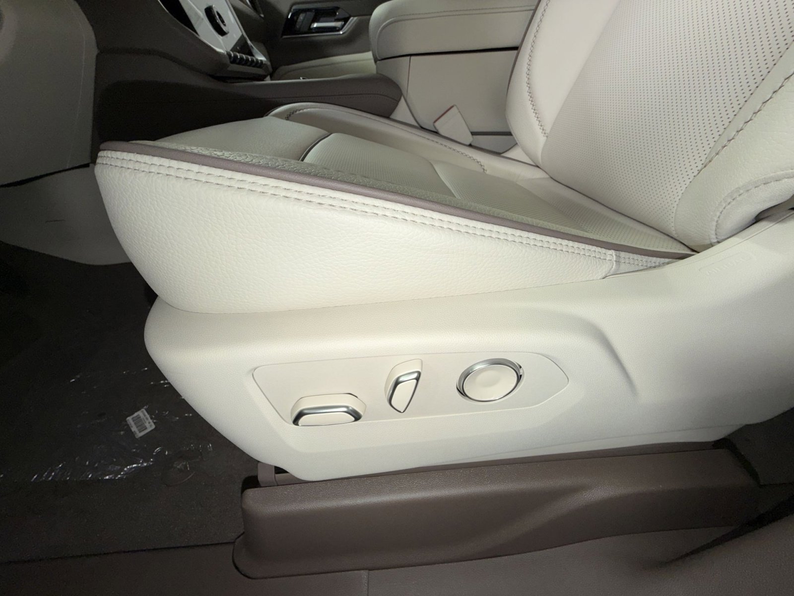 New 2026 GMC Yukon XL Denali w/ Denali Reserve Package image 14