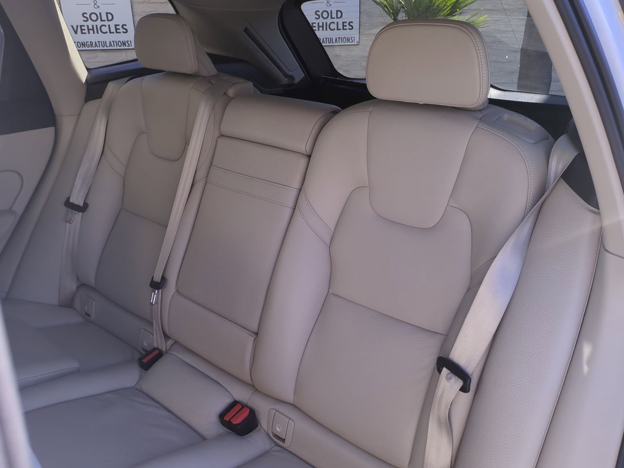 Used 2020 Volvo XC60 T8 Momentum image 30