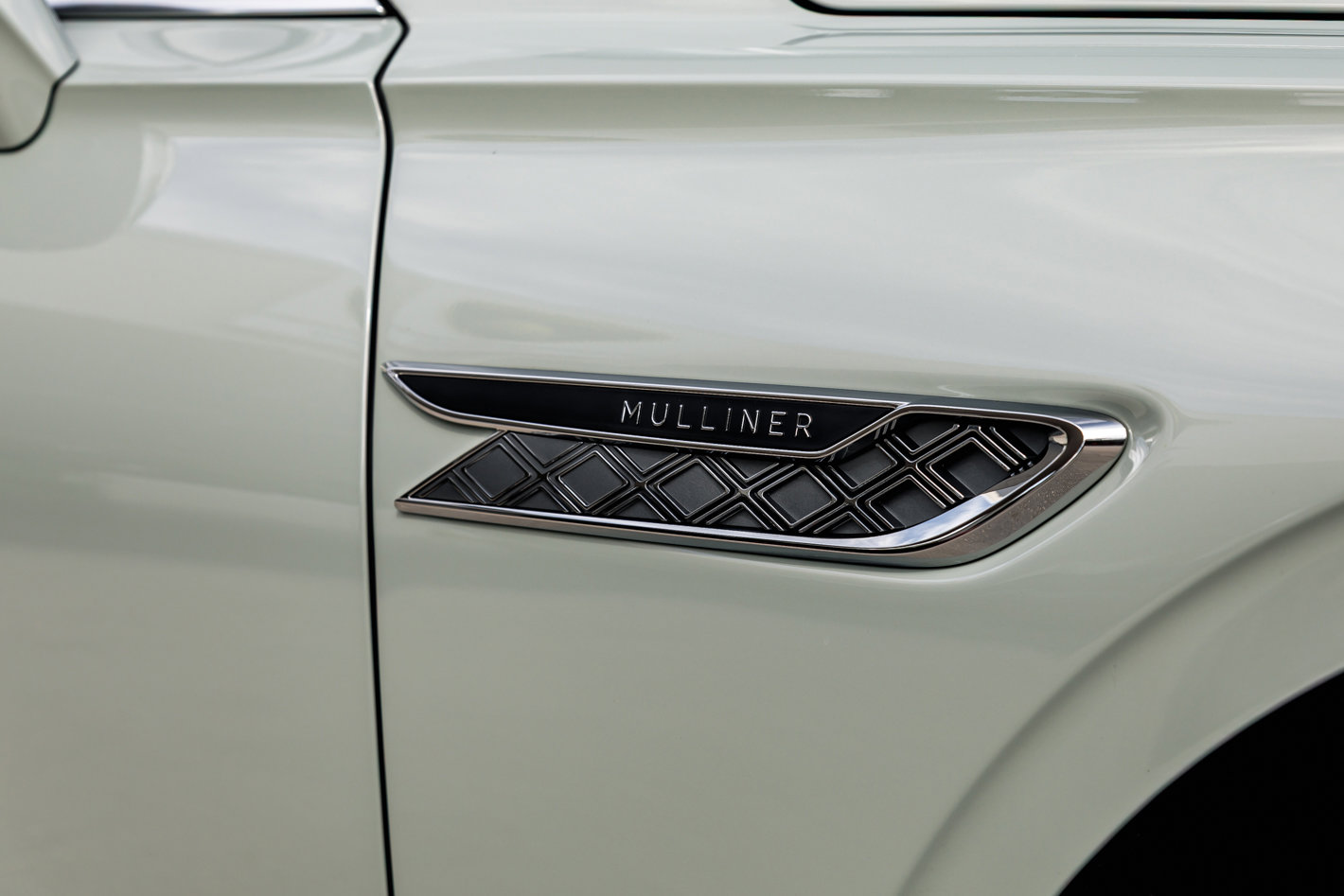 New 2025 Bentley Flying Spur Plug-In Hybrid image 3