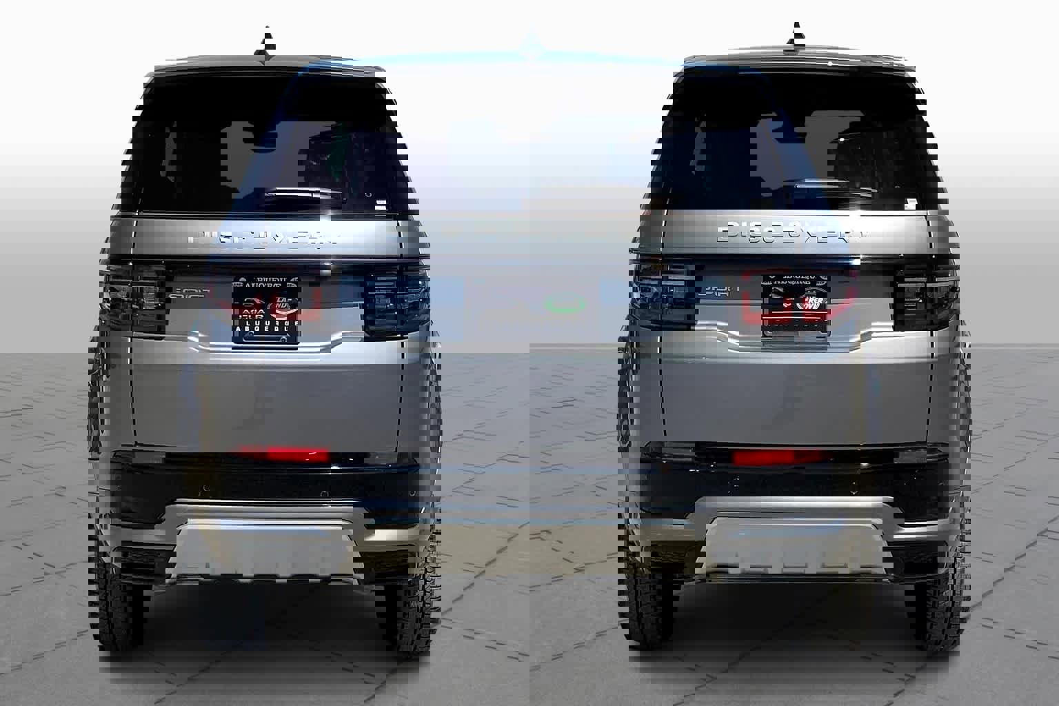 Used 2025 Land Rover Discovery Sport S image 4