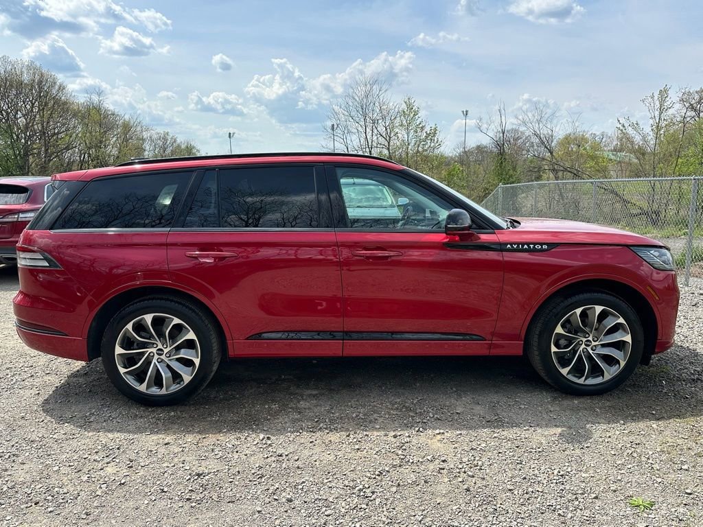 New 2026 Lincoln Aviator AWD w/ Jet Appearance Package image 4