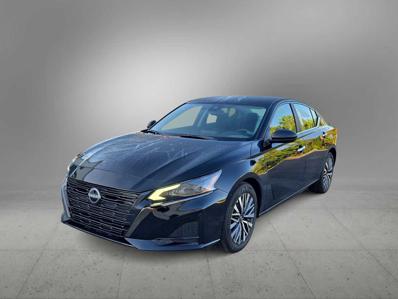 Used 2025 Nissan Altima 2.5 SV image 4