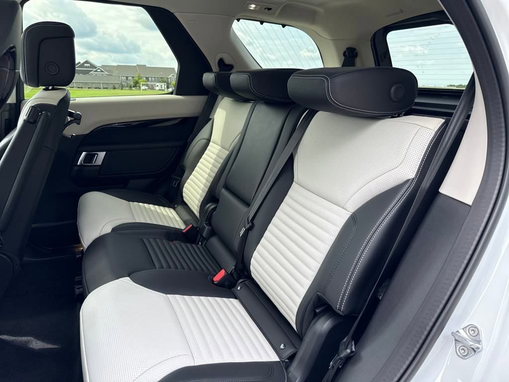 New 2025 Land Rover Discovery S AWD/4WD image 14
