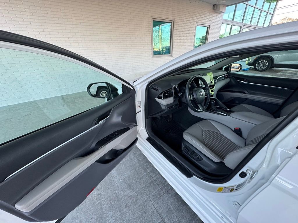 Used 2023 Toyota Camry SE FWD image 10