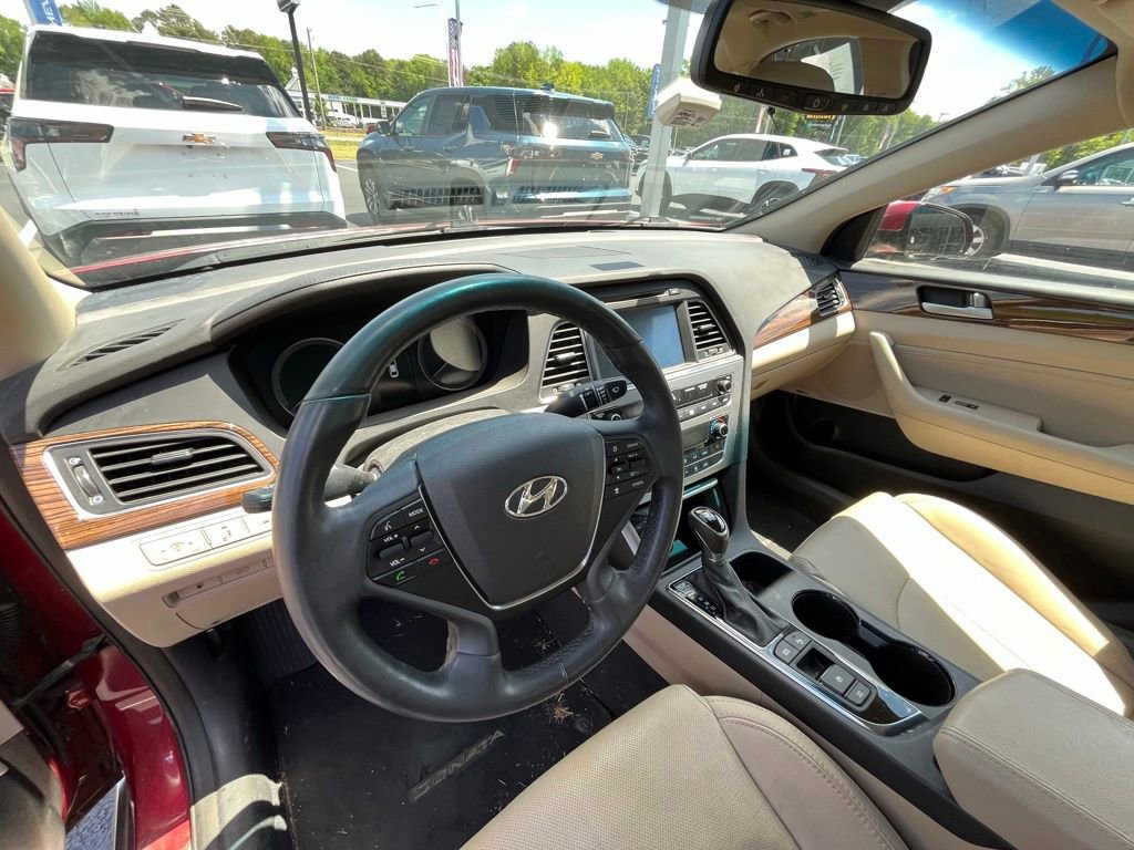 Used 2016 Hyundai Sonata Limited w/ Option Group 05 FWD image 10