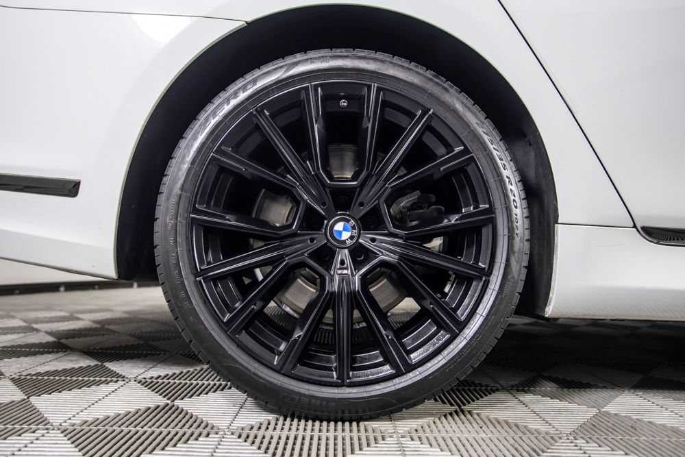 Used 2021 BMW 750i xDrive w/ M Sport Package AWD/4WD image 43