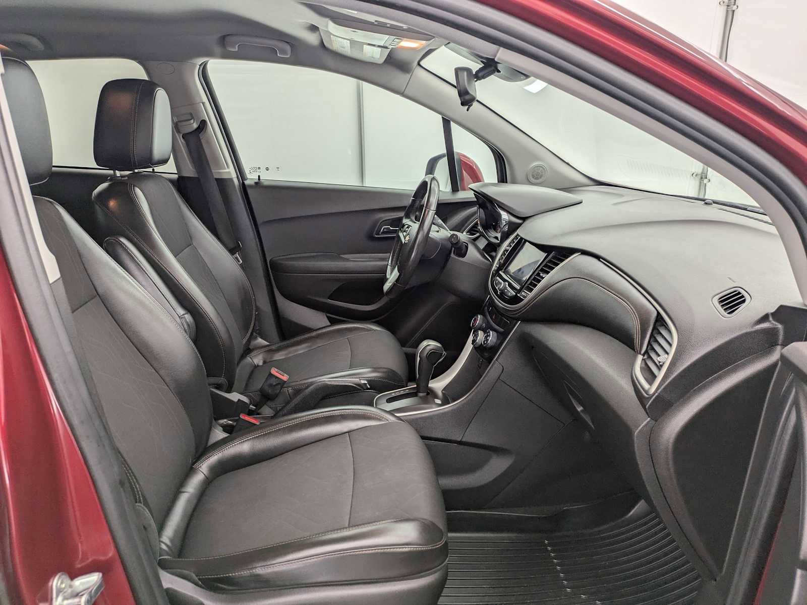 Used 2020 Chevrolet Trax LT w/ LT Convenience Package image 22