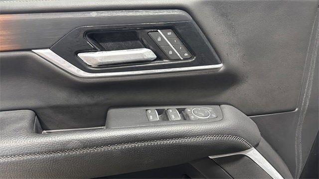 Used 2025 GMC Yukon XL Denali image 33