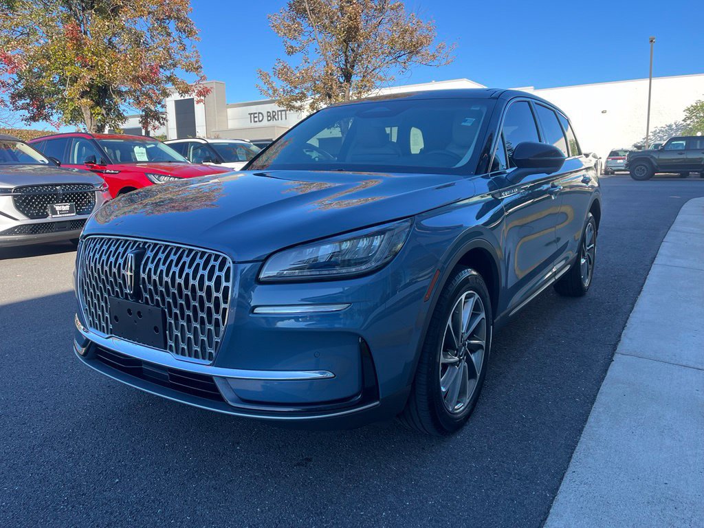 Used 2024 Lincoln Corsair AWD w/ Equipment Group 101A image 3